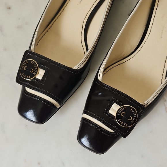 Louis Vuitton Shoes - LOUIS VUITTON: Elegant Vintage Logo Polished Black Leather Ballet Flats